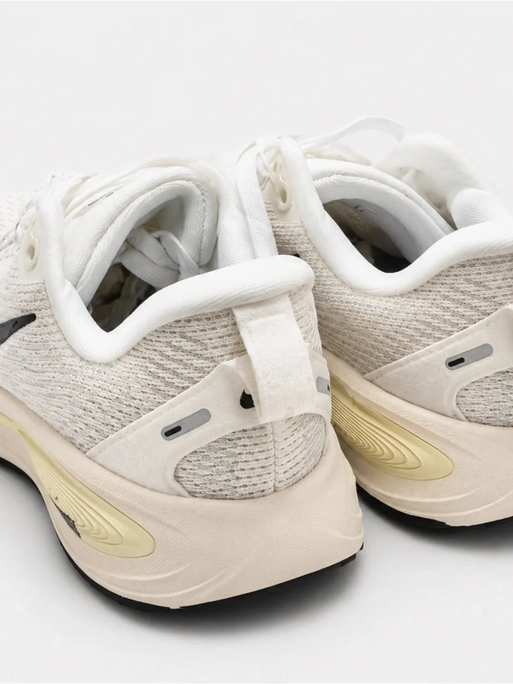 Nike Vomero White & Black Running Shoes
